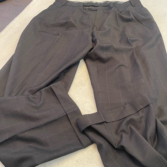 Mens Sean John Gray Checkered Dress Pants size 42/34. SKU 2720 - Picture 1 of 3